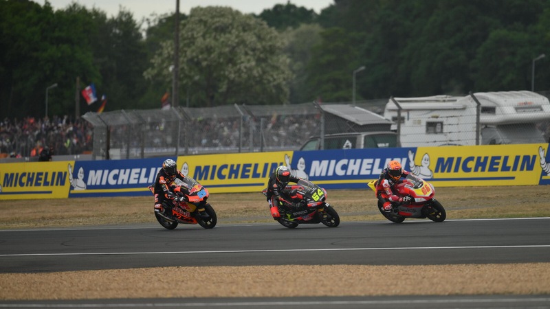 Moto3 Francia, la sequenza dell'incidente all'ultimo giro tra Muñoz e Kelso